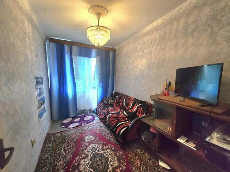 Apartament cu 3 camere decomandat în Școlilor