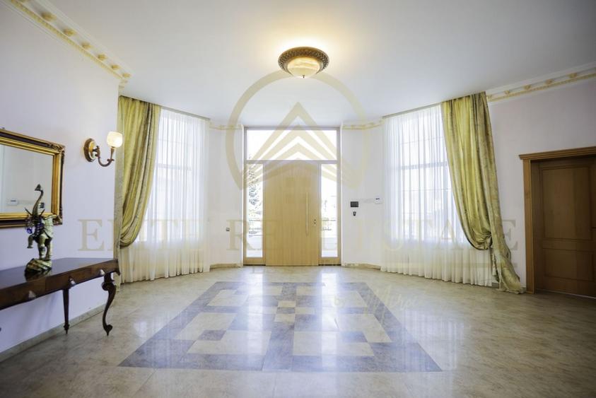 Casă individuală cu 11 camere cu Canalizare în Tomis Plus