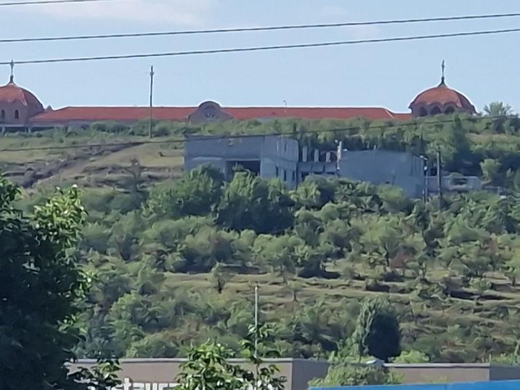 Spațiu comercial, de 1,400 mp, în 700