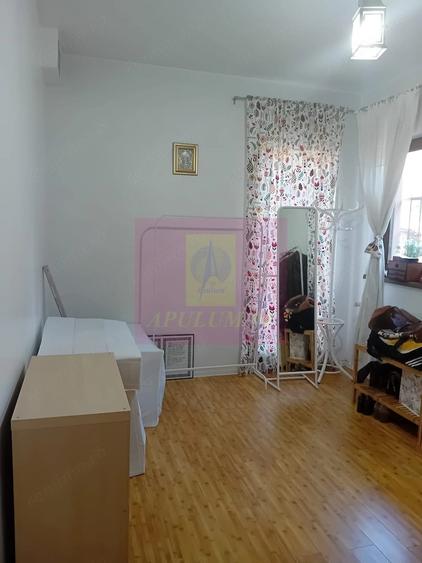 Casă cu 5 camere cu Teren 240 Mp în Tei