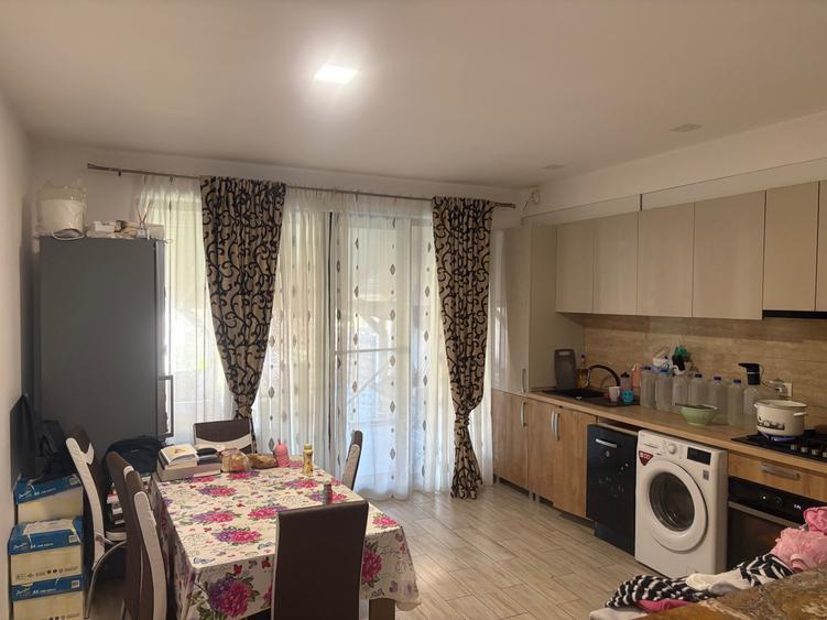 Casă cu 3 camere în Dumbrăvița