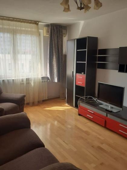 Apartament cu 3 camere semidecomandat în Iancului