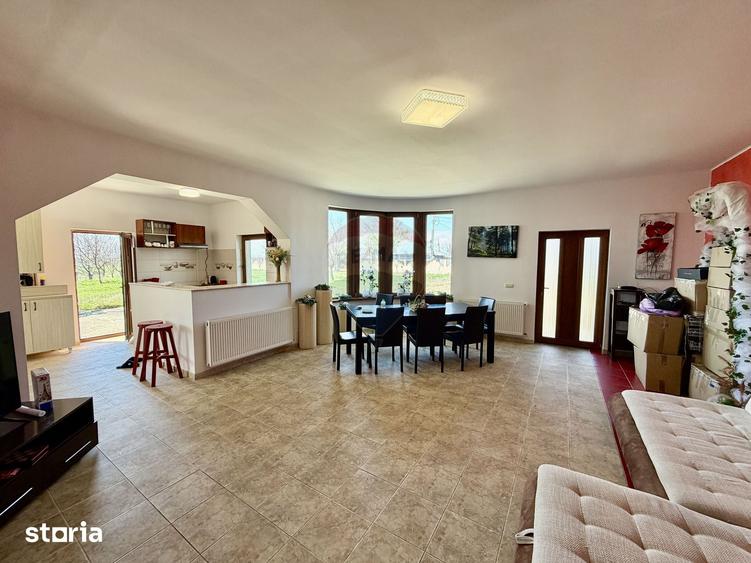 Casă cu 5 camere cu Teren 3400 Mp în Garoafa