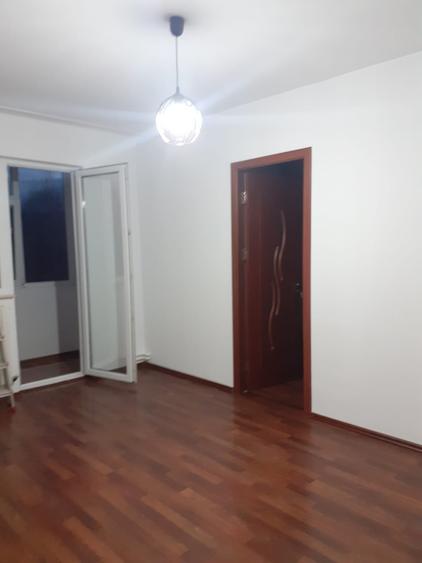 Apartament cu 2 camere nedecomandat în Casa de Cultură