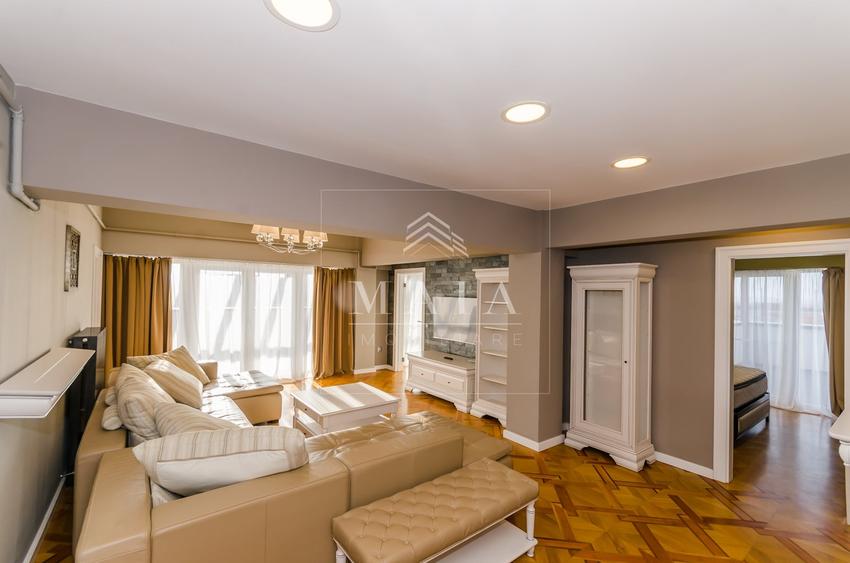 Penthouse cu 4 camere decomandat în Mihai Viteazul