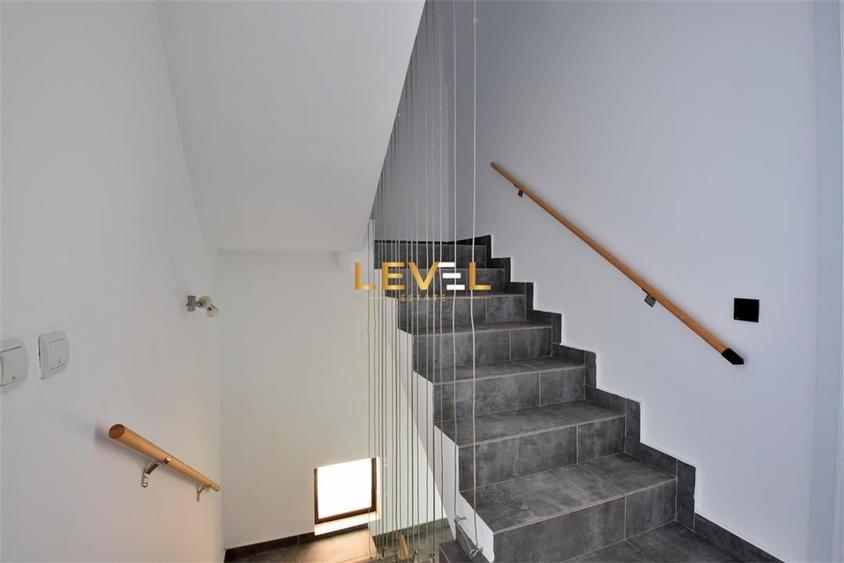 Duplex cu 3 camere cu Garaj în Central