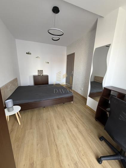 Apartament cu 3 camere semidecomandat, mobilat în Semicentral