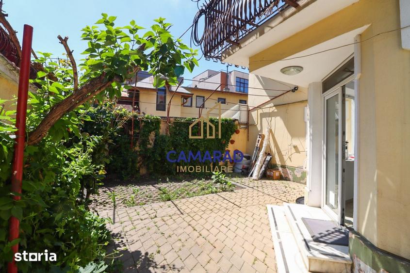 Casă cu 9 camere cu Teren 50 Mp în Tei