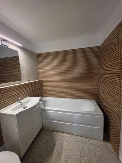 Apartament cu 3 camere semidecomandat în Crângași