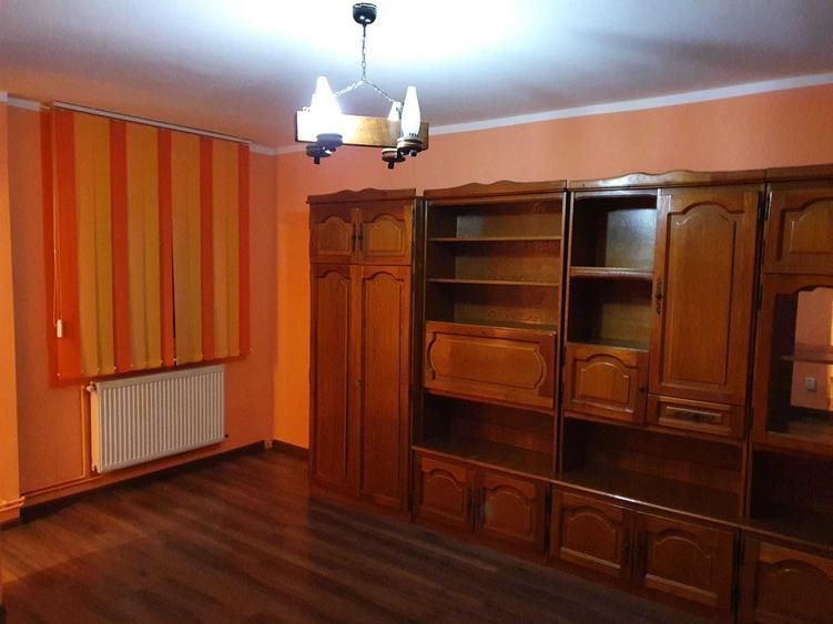 Apartament cu 3 camere decomandat în Turnișor