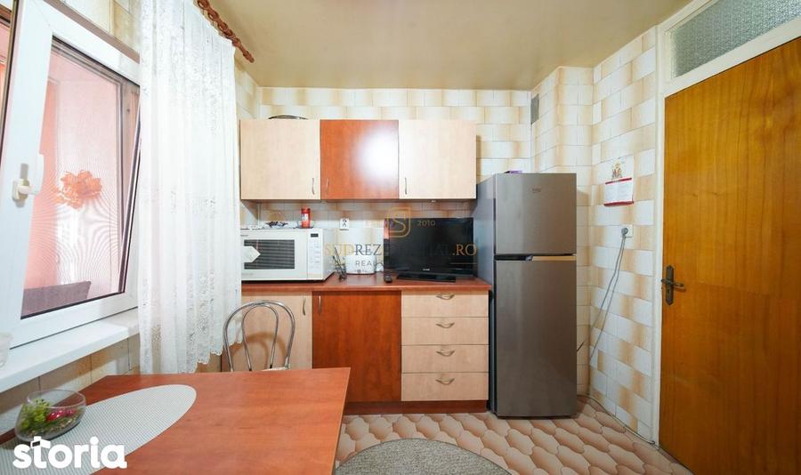 Apartament cu 3 camere, mobilat în Băneasa