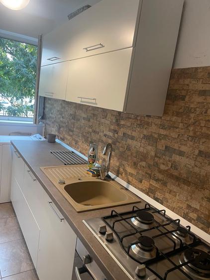 Apartament cu 2 camere decomandat, mobilat în P-ța Victoriei