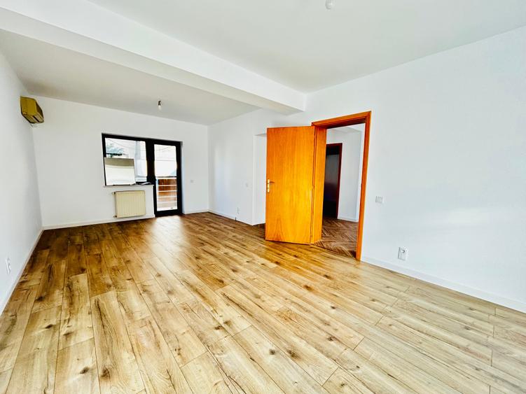 Casă individuală cu 5 camere cu Garaj în Domenii