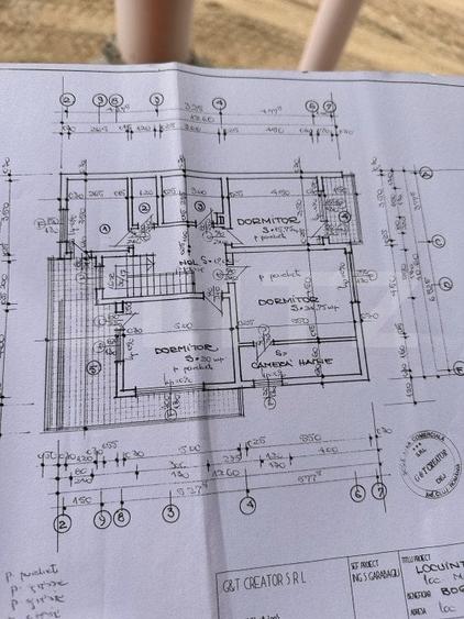 Casă individuală cu 10 camere cu Teren 1106 Mp în Nord-Est