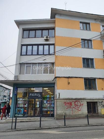 Proprietar,vand apartament 2 camere 40 mp in Piata Mihai Viteazul