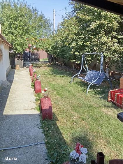 Casă cu 4 camere cu Teren 1200 Mp în Țintești