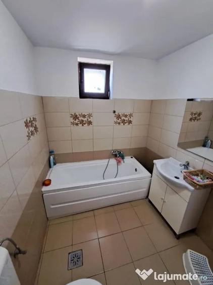 Casă cu 4 camere în Domnești