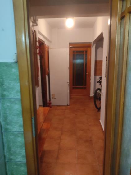 Apartament cu 2 camere decomandat în Pielești