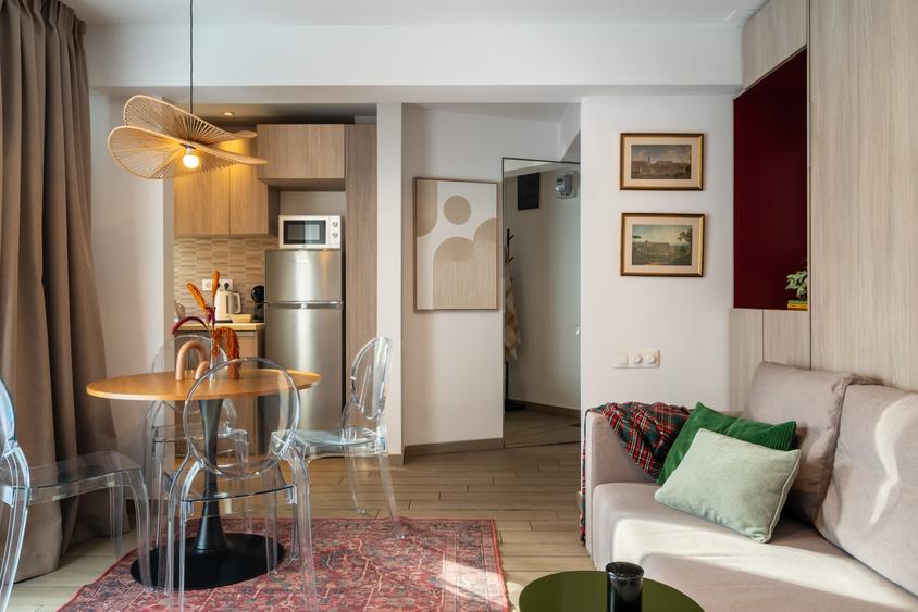 Apartament cu 2 camere semidecomandat în Calea Victoriei