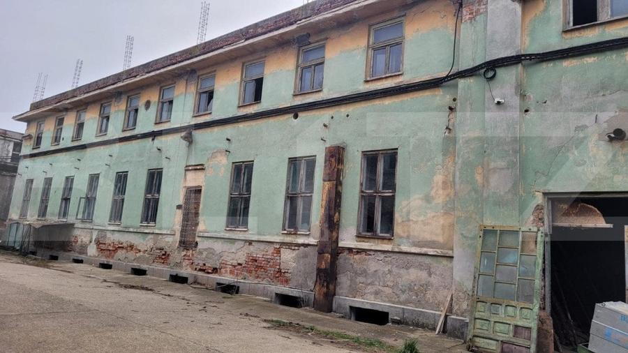 Spațiu industrial, de 4,000 mp, în Bucovăț