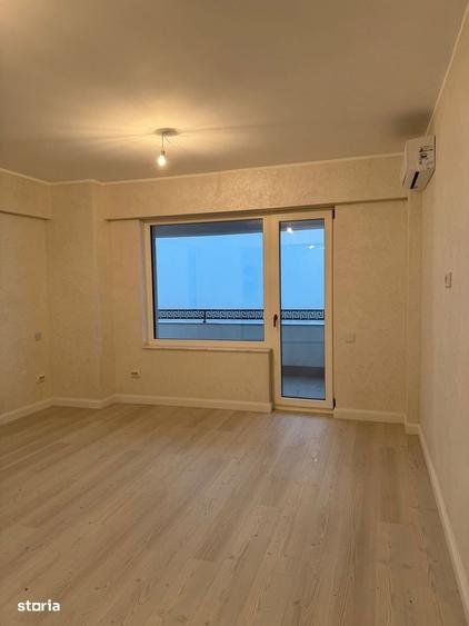 Apartament cu 7 camere decomandat în Breazu
