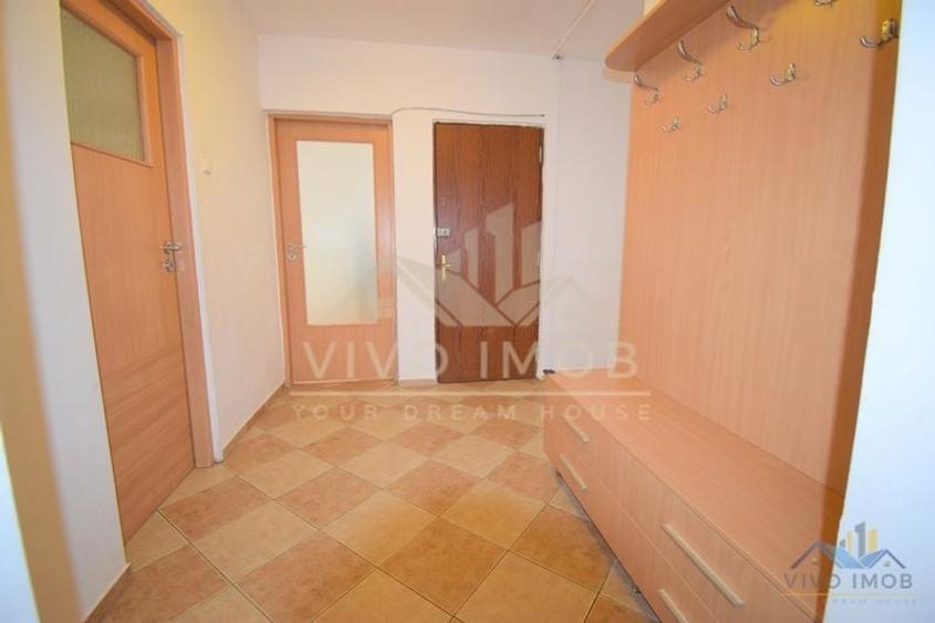 Apartament cu 3 camere semidecomandat în Titan