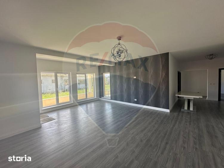 Casă cu 4 camere cu Teren 715 Mp în Central