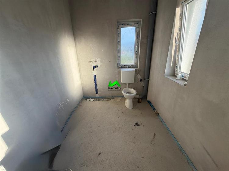 Casă cu 7 camere cu Teren 727 Mp în Central