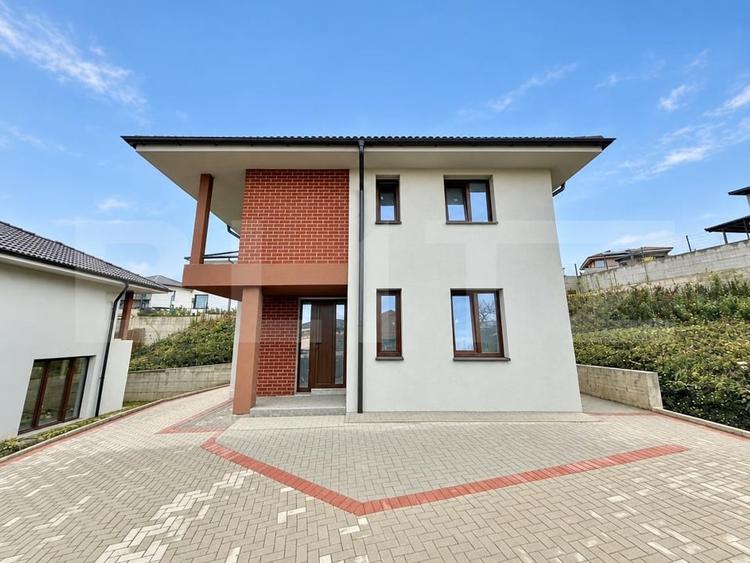 Casă individuală cu 3 camere cu Canalizare în Dezmir