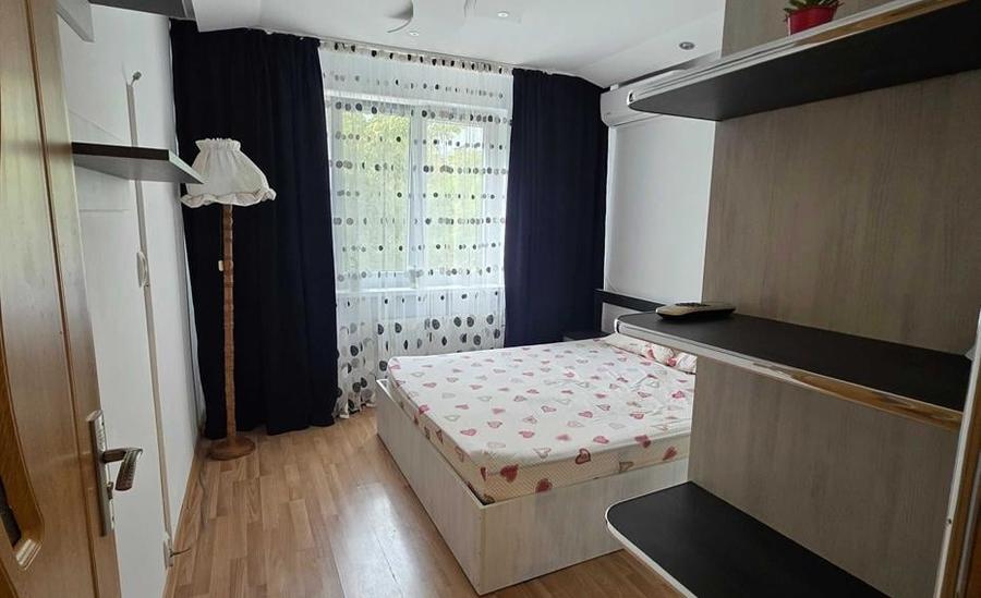 Apartament cu 3 camere semidecomandat în Titan
