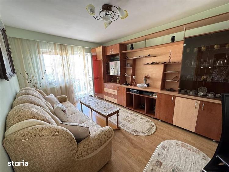 Apartament cu 3 camere decomandat, mobilat în Valea Aurie