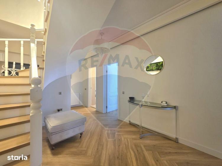Apartament cu 4 camere în Unirii