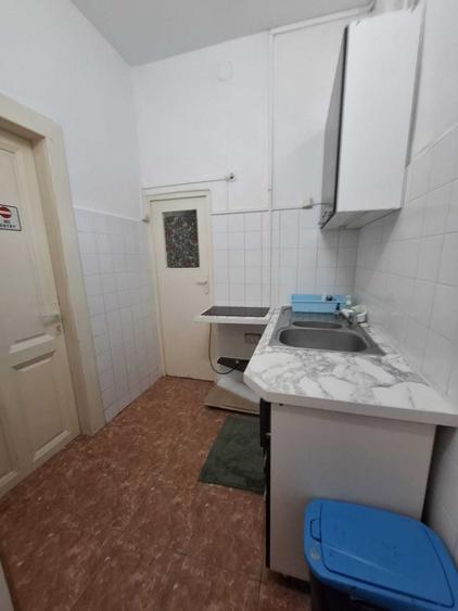Apartament cu 3 camere semidecomandat în Complex Studențesc