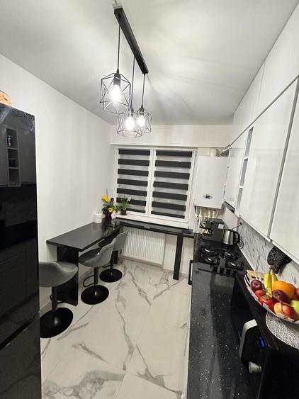 Apartament cu 3 camere decomandat în Cățelu