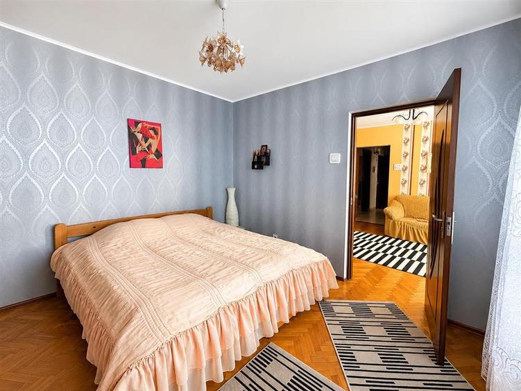 Vanzare apartament 3 camere - Podu Ros - etaj 2 - 3