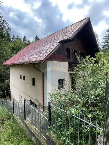 Casă individuală cu 6 camere cu Teren 400.7200012207 Mp în Cioplea
