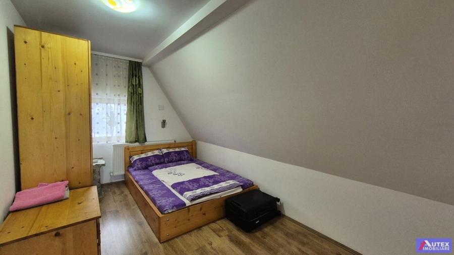 Casă cu 8 camere cu Canalizare în Central