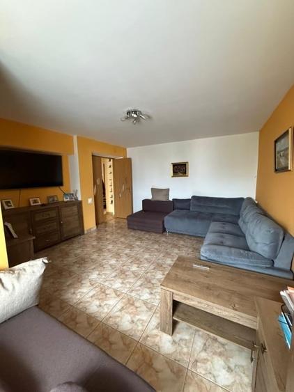 Apartament cu 3 camere decomandat, mobilat în Central