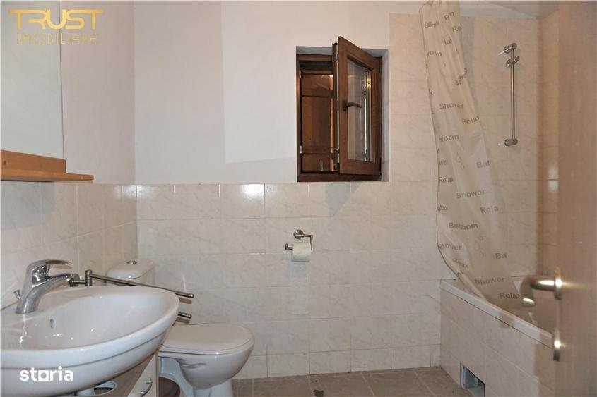 Casă cu 4 camere cu Teren 10423 Mp în Strâmba