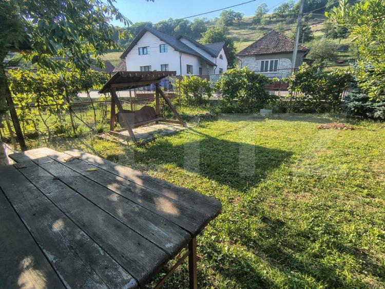 Casă cu 5 camere cu Teren 1325 Mp în Central