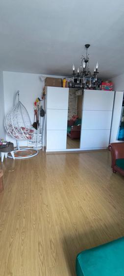 Apartament cu 3 camere semidecomandat în Exterior Vest