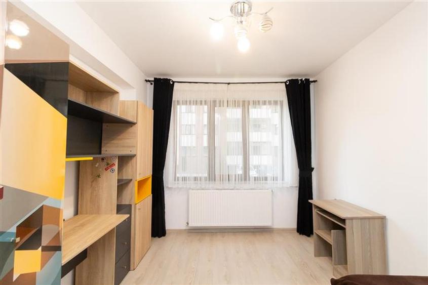 Apartament cu 3 camere decomandat, mobilat în Tractorul