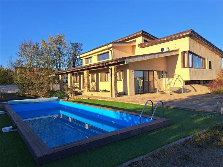 Casă individuală cu 8 camere cu Piscina în Samurcași