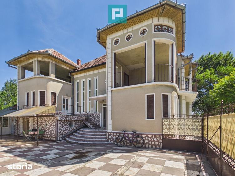 Casă cu 10 camere cu Teren 503 Mp în Central