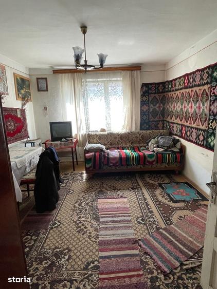 Casă cu 5 camere cu Teren 1045 Mp în Central