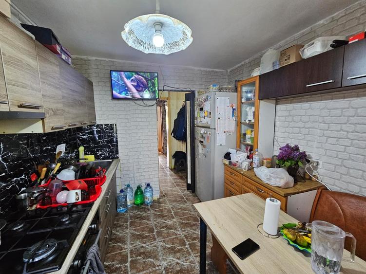 Apartament cu 4 camere decomandat, mobilat în Steaua