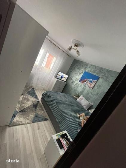 Apartament cu 4 camere decomandat în Broșteni