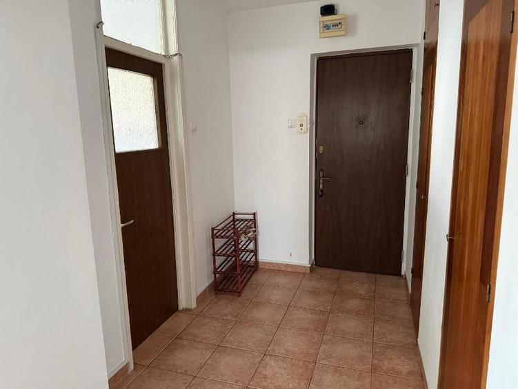 Apartament cu 2 camere semidecomandat, mobilat în Aviației