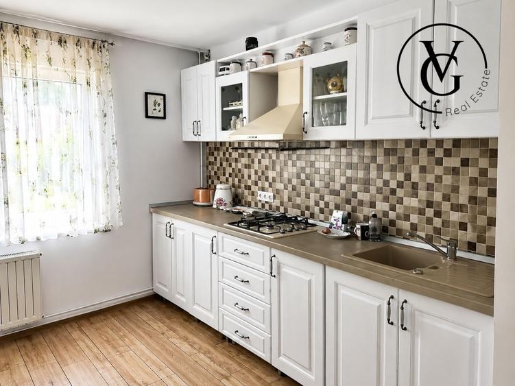 Apartament cu 3 camere semidecomandat, mobilat în Inel II