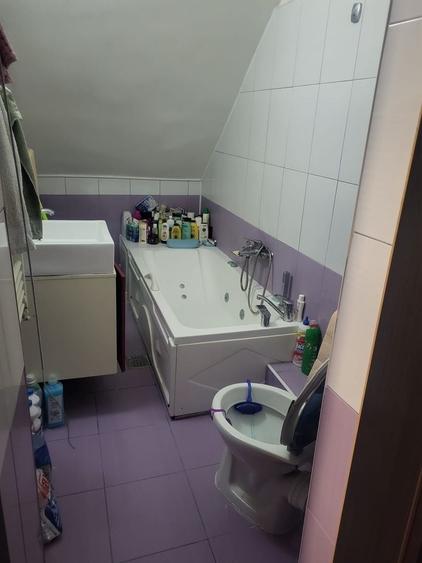 Casă individuală cu 6 camere cu Teren 161 Mp în Vatra Luminoasă